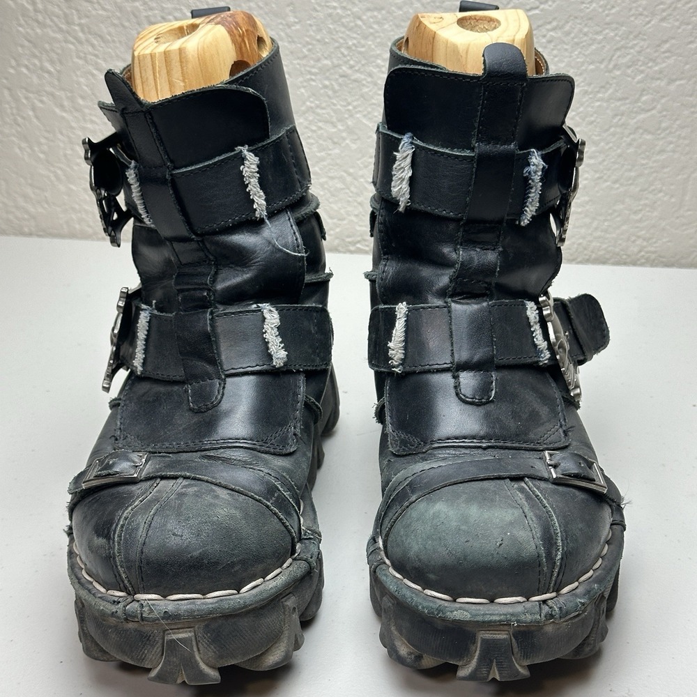Used  Black Leather Skull & Bones Goth Biker Boots 1809-255 Size 7.5/Men's 9/WM - Picture 6 of 16